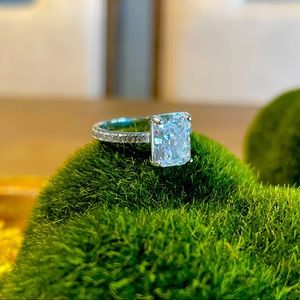 3Carat Diamond Ring/Sterling Silver: Lab created diamonds.